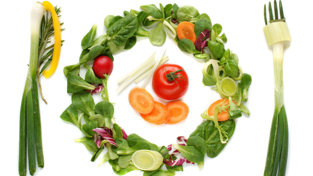 Dieta vegana en forma de cubiertos en la mesa