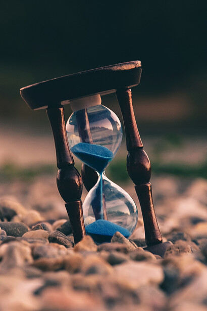 Sablier. les temps changent et la technologie devient le nouveau Kronos