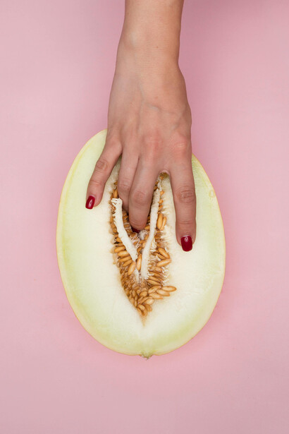 O hímen não é um lacre, mas um tecido que pode ter várias formas e espessuras, e sua presença ou ausência não determina a virgindade