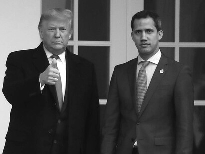 Donald Trump y Juan Guaidó posan fuera de la Casa Blanca en febrero de 2020
