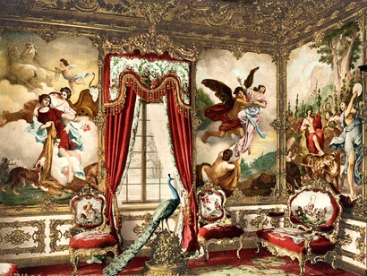 Lo stile di Linderhof è ispirato al rococò francese, con decorazioni elaborate e dettagli dorati. Gli interni riflettono il gusto di Ludwig per il lusso e l'esotico, con sale come la Camera degli Specchi e il Salone della Musica