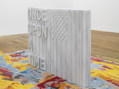 Rirkrit Tiravanija, untitled 2020 (once upon a time), 2020, arazzo e marmo, 65 x 84 x 9 cm, Cortesia dell'artista e della Galerie Chantal Crousel, Paris, foto Martin Argyroglo