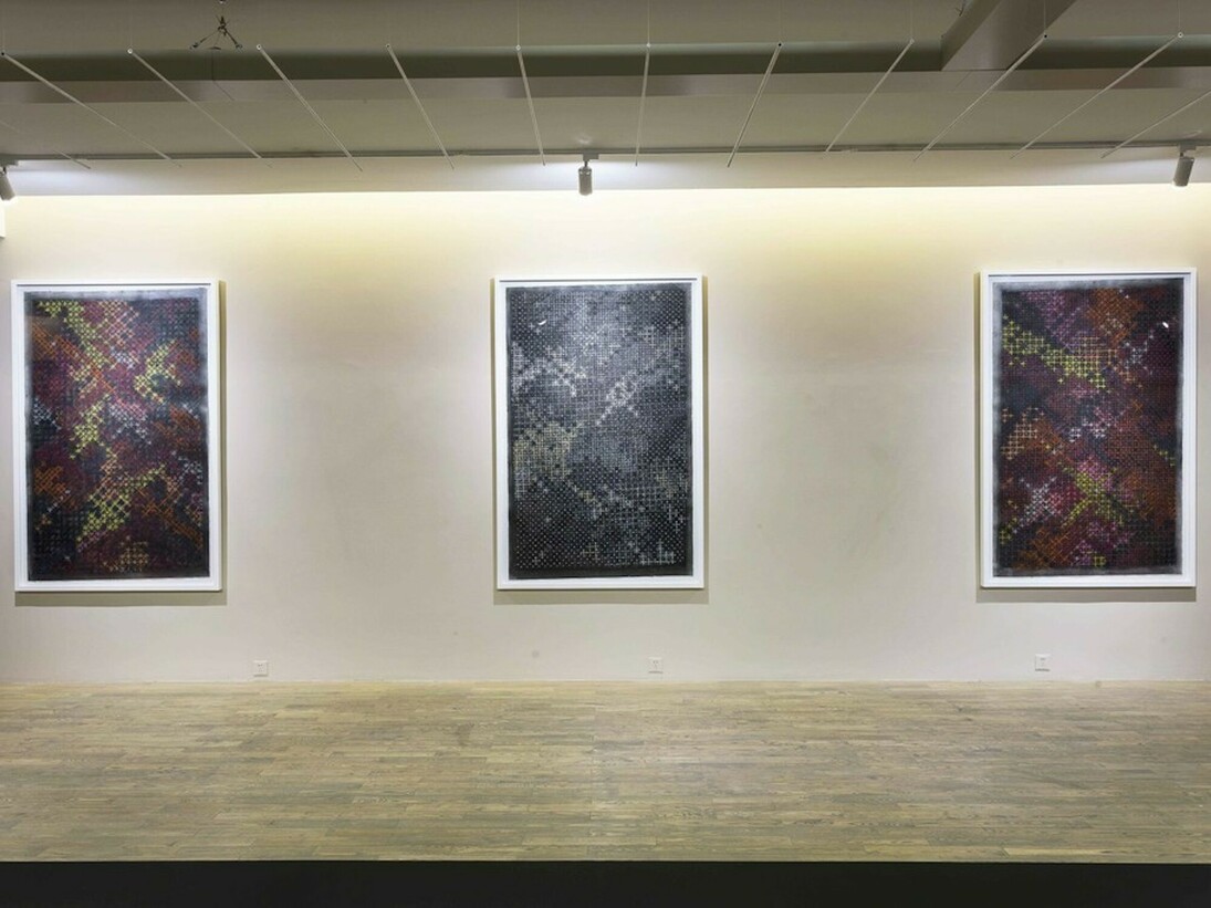Ding Yi x Elias Crespin, Exhibition view. Courtesy of Hadrien de Montferrand Gallery