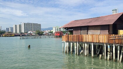 Il villaggio dei Clan Jetties di George Town, piccolo villaggio sul mare nella capitale dell'isola di Penang, Malesia