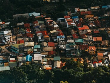 Toda essa dimensão, ressalta que o povo é juiz de seus próprios interesses, que vão desde moradia, segurança, educação, saúde, salário, entre outras reivindicações. Então, o agente trabalhador do povo deve contribuir com autolibertação do povo com o compromisso de estabelecer laço orgânico como inserção indispensável, para compreender o cotidiano nas periferias das grandes metrópoles, por exemplo