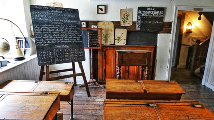 Salón de clases antiguo. Estas indicaciones de escritura permiten realizar el trabajo con la calidad deseada y sin errores