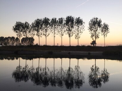 Cascine storiche, abbazie, castelli e borghi rurali testimoniano il profondo legame tra agricoltura, storia e cultura che caratterizza questo paesaggio. Lombardia, Italia