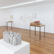 Verschiedene künstler, Breaking the walls, dino appears, ausstellungsansicht. Mit freundlicher genehmigung der Galerie Rüdiger Schöttle