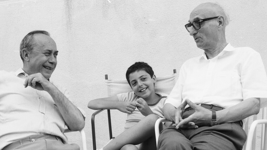 Leonardo Sciascia con suo nipote Fabrizio Catalano e con Gesualdo Bufalino