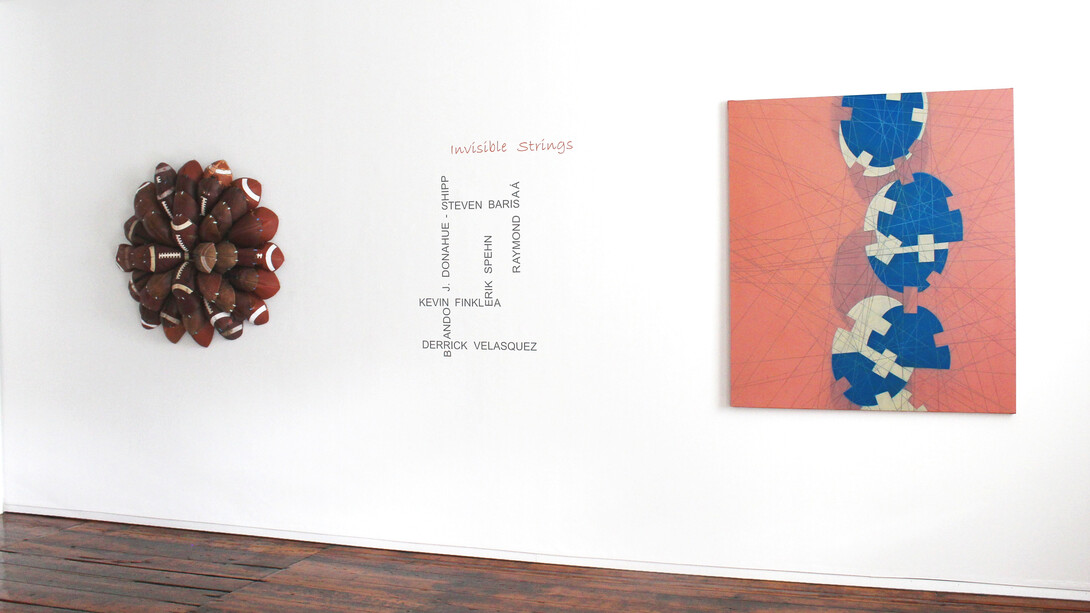 Various artists, Invisible strings, exhibition view. Courtesy of Pentimenti