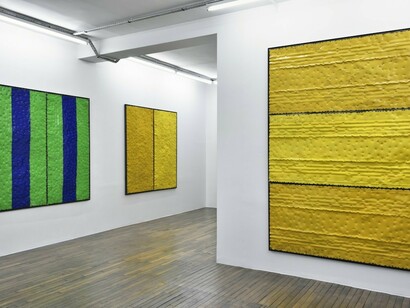 Extrait (tôle,choc) Contre-Attaque, Exhibition view. Courtesy of Galerie Thomas Bernard