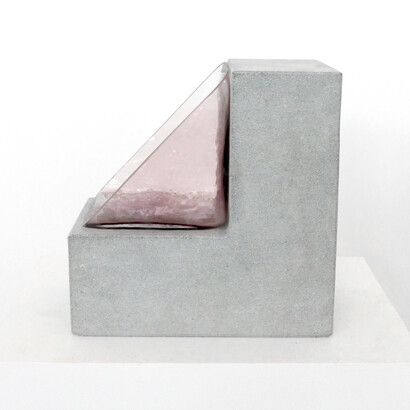 Alice Cattaneo, Paesaggio ininterrotto #3, 2022, 25x15x25cm, Sandstone blown Murano glass