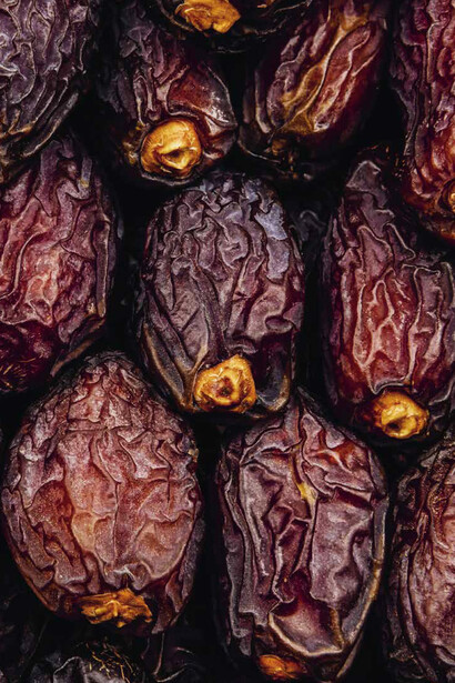 Experience the exquisite flavor and nutritional benefits of Mejhool dates in your diet for a healthy lifestyle