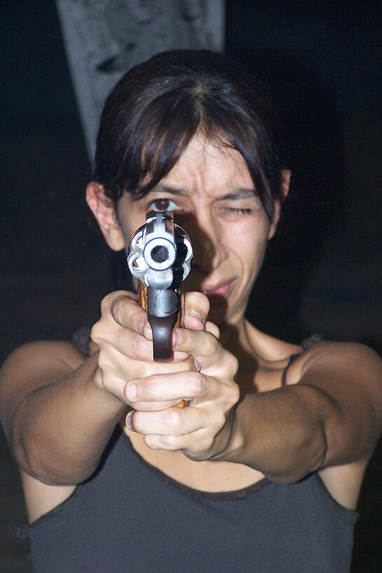 Regina José Galindo, Plomo, 2006, Foto: George Delgado. Santo Domingo, Repubblica Dominicana.
Progetto sovvenzionato dal CIFO, Miami.
