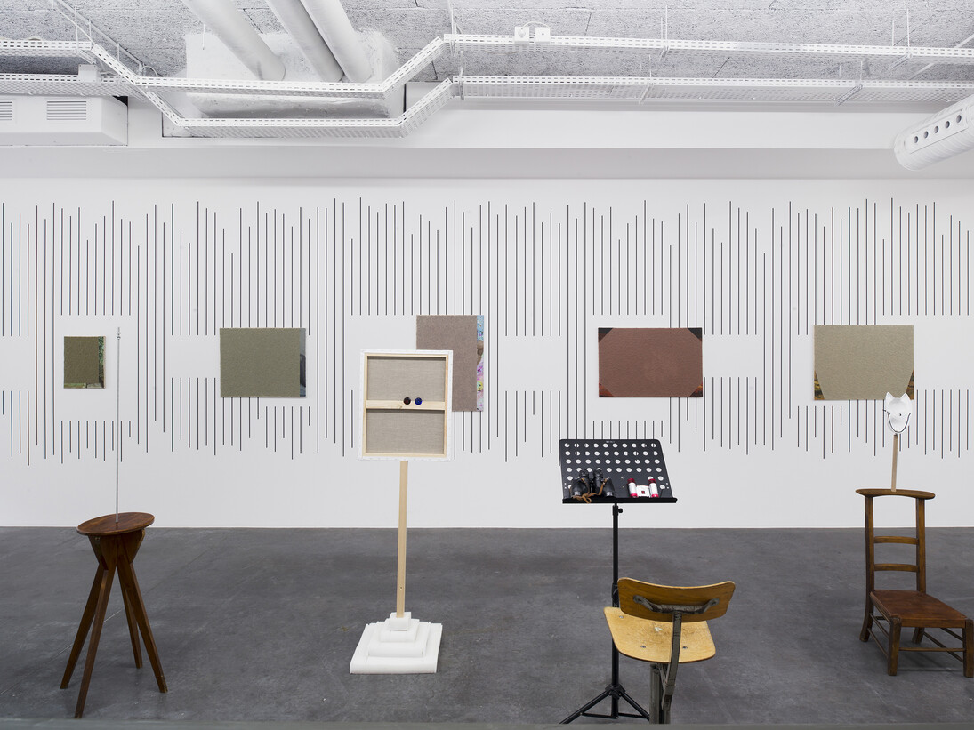 Francis Baudevin, Tableau d'une exposition, 2014 - Amikam Toren, Ensemble de 5 toiles, 2013-2014 - Dan Walsh, Véhicules 1, 2, 3, 4, 5, 6 et autres, 2014. Photo : Martin Argyroglo