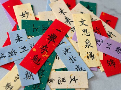 La percepción de dificultad lingüística está fuertemente mediada por el bagaje cultural, los conocimientos previos y la motivación del estudiante