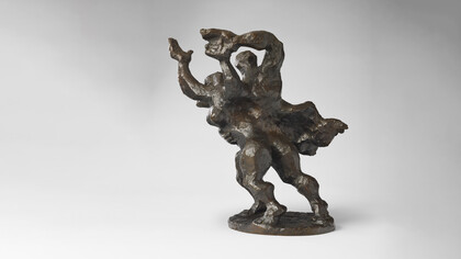 Jacques Lipchitz, "Volo", (1940). Una donna e un uomo sono fusi in un unico individuo che avanza su tre gambe. Per lui, che concepì la statua a Tolosa mentre stava fuggendo in esilio negli Stati Uniti, la chiave per uscire dal doloroso caos era l'amore
