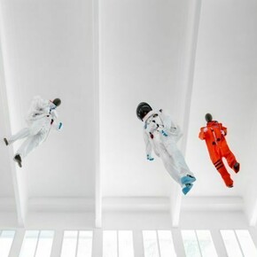 Isa Genzken, Oil XI, 2007. Installation view at the German Pavilion, 52nd Venice Biennial, Venice, June 10-November 21, 2007. © Isa Genzken. Photo: Jan Bitter, Berlin, courtesy the artist and Galerie Buchholz, Cologne/Berlin.