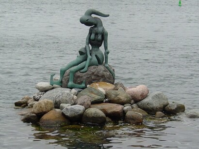 Copenhague. Estatua de la Sirenita, obra de Bjørn Nørgaard