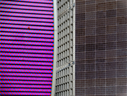 Carlo D'Orta, Parigi Defence #11, 2013,
Dalla Serie Biocities II,
stampa Flatybed UV su Plexiglas e alluminio,
160 x 220 cm,
Edizione di 3. Courtesy Romberg Photo
