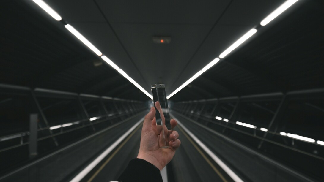 Un paradosso è un’affermazione che mette in crisi la distinzione tra vero e falso, costringendoci a pensare oltre la logica ordinaria