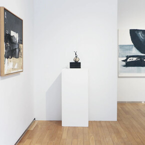 Huang Rui, Sea of silver sand, exhibition view. Courtesy of 10 Chancery Lane Gallery