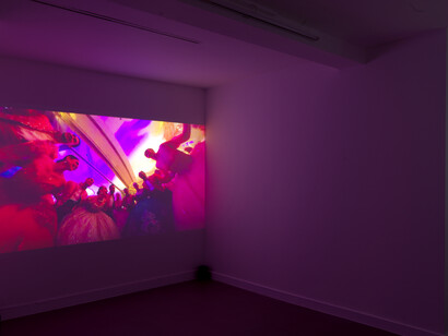 Lizzy Deacon, Heavenly beauty, exhibition view. Courtesy of Annet Gelink Gallery. Photo by Gert Jan van Rooij