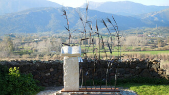 Mirador del Parque Literario en honor a Grazia Deledda en Cerdeña, Italia
