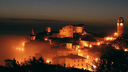 Il borgo di Anghiari di notte