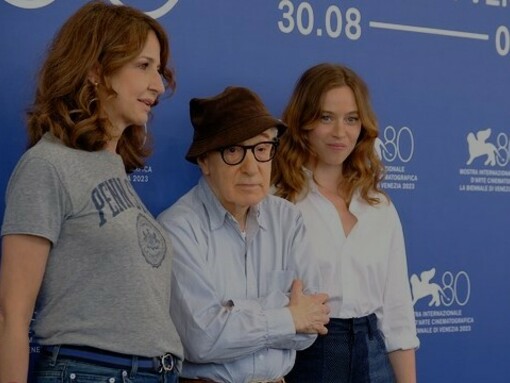 Valérie Lemercier, Woody Allen e Lou de Laâge no 80° Venice Film Festival