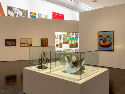 Gilberto Chateaubriand, uma coleção sensorial, vista da exposição. Cortesia do Museu de Arte Moderna do Rio de Janeiro