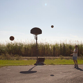 Sofia Valiente, Richard Playing Basketball 603, 2014, digital print, 23 x 33 cm