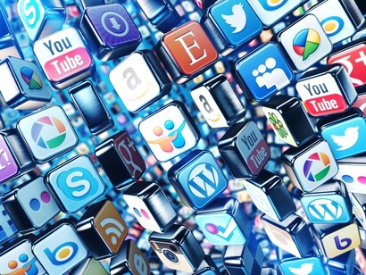 Mosaico con las principales redes sociales de la actualidad