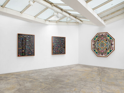 Duke Riley, Baigné de vos langueurs, vue d'exposition. Avec l'aimable autorisation de la Galerie GP & N Vallois