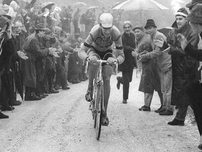 Felice Gimondi vincitore all'arrivo sulle Tre cime di Lavaredo, 1967