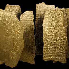 Olga De Amaral, Estelas Series, 2007, Linen, Gesso, Acrylic Paint, Gold Leaf,155 x 95 cm (roughly each)