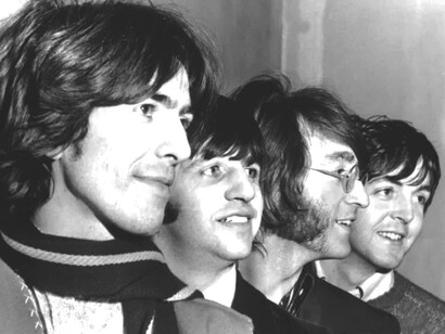 The Beatles, más conocido en el mundo hispano como los Beatles, fue un grupo de rock británico formado en Liverpool durante los años 1960