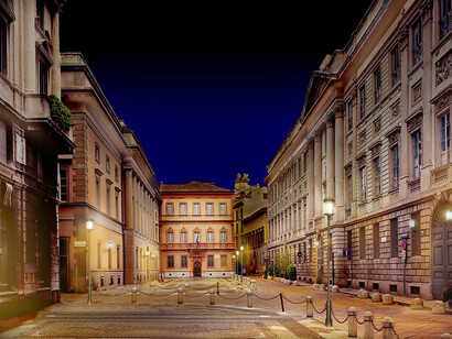 Piazza Belgioioso e l'imponente Palazzo Belgioioso