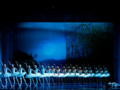 Il lago dei cigni musicato da Pëtr Il'ič Čajkovskij presso il Teatro Nuovo di Verona 