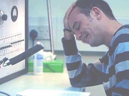 Dans l'expérience de Milgram, 26 des 40 personnes ont terminé la série, administrant éventuellement les 450 volts à la "victime"