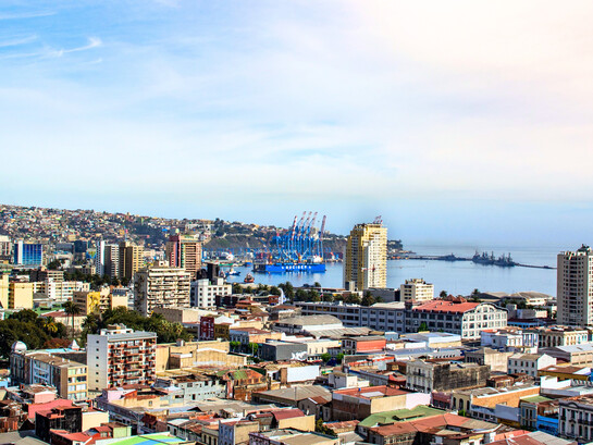 A panoramic view of Valparaíso and its busy harbour, representing Chile’s strategic position in regional and global trade