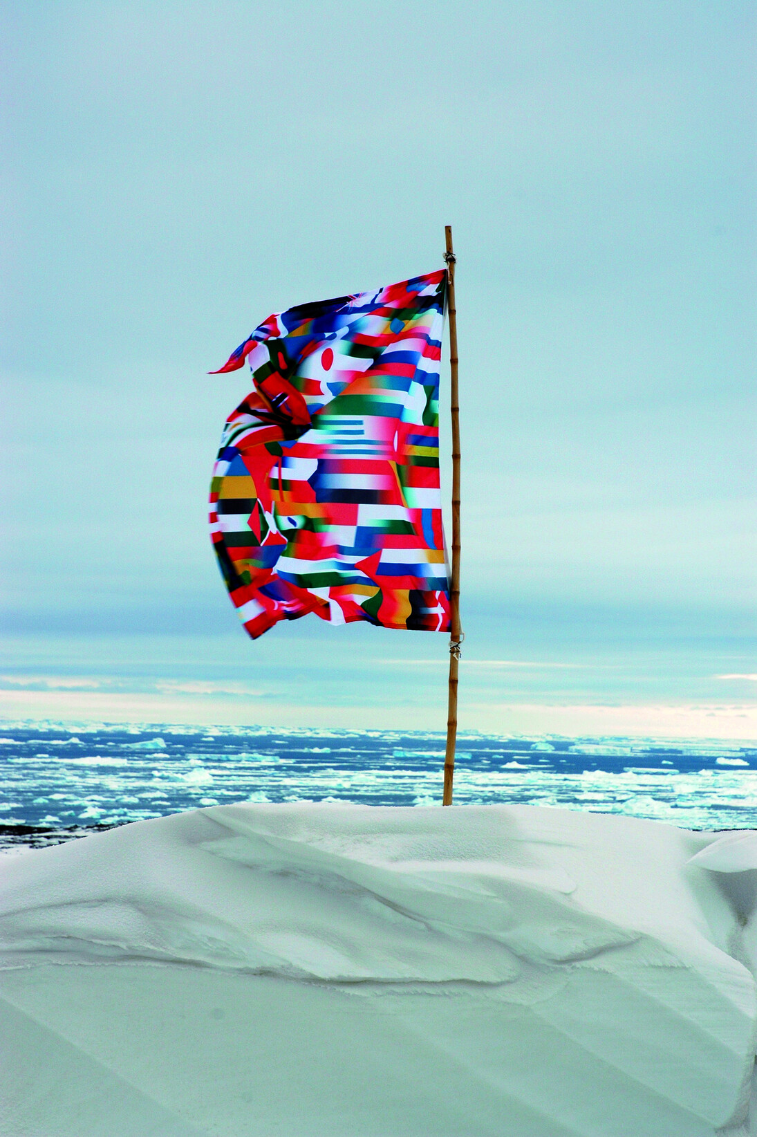 Antarctic Village - No Borders, Métisse Flag, 2007-2009
Lambda color photograph backed on Dibond, edition of 7, 3 A.P., 150 x 120 cm
Courtesy of the artists. Photo: Thierry Bal

