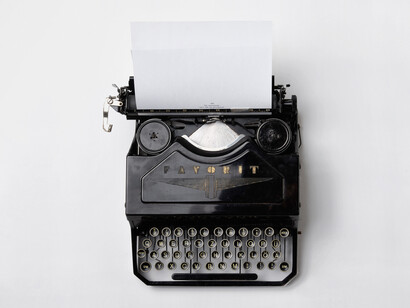 les étudiants travaillent pour avoir de bonnes notes, non pas pour avoir une vie meilleure, plus riche, colorée et pleine d'espoir et de nouvelles perspectives
