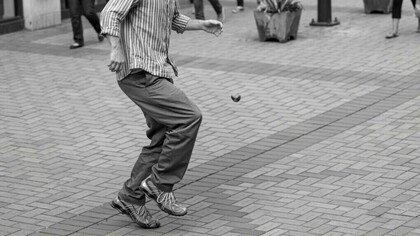 Durante años hemos diseñado máquinas para obtener respuestas. Ahora conversamos con sistemas de inteligencia artificial y esperamos que respondan prácticamente cualquier pregunta...  
No importa cuáles sean las herramientas de tu arte: cuando las manejas a la perfección, el resultado es siempre el mismo: ¡la satisfacción!