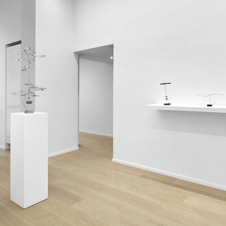 George Rickey, Ordered movement, exhibition view. Courtesy of Maruani Mercier