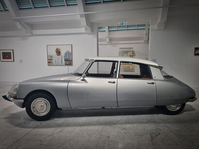Musée d’Art contemporain, Marseille. Les productions d’artistes américains ne sont pas en reste puisque le musée compte dans son
patrimoine une peinture de Basquiat, des œuvres de Gordon Matta-Clark ou encore de
Rauschenberg