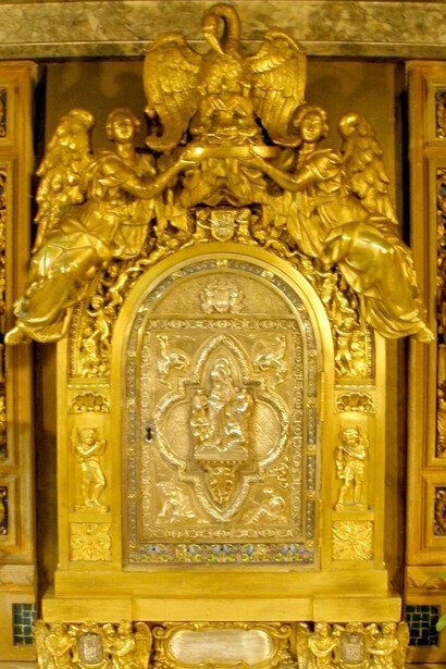 Detalle del sepulcro de san Juan de la Cruz, Convento de los carmelitas descalzos, Segovia, España