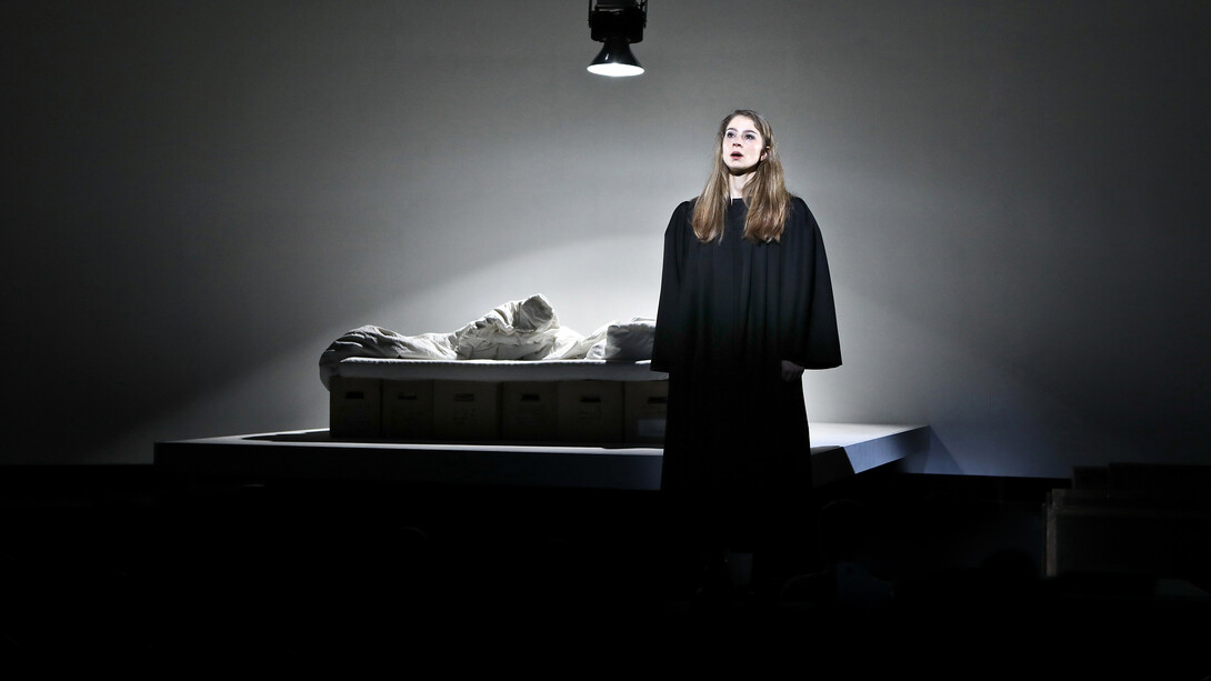 Prima facie. Mit freundlicher genehmigung des Residenztheater