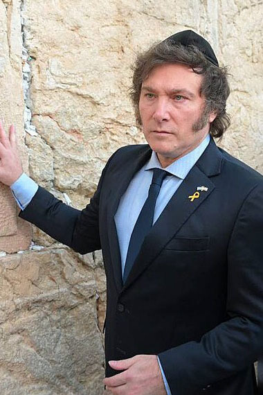 Milei en el Muro de los Lamentos durante su visita a Israel, febrero de 2024