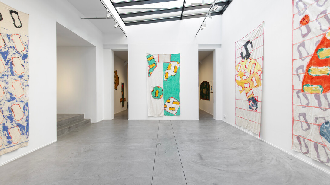 Claude Viallat, exhibition view. Courtesy of Templon
